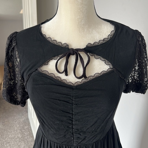 Hot Topic dress - Picture 2 of 5